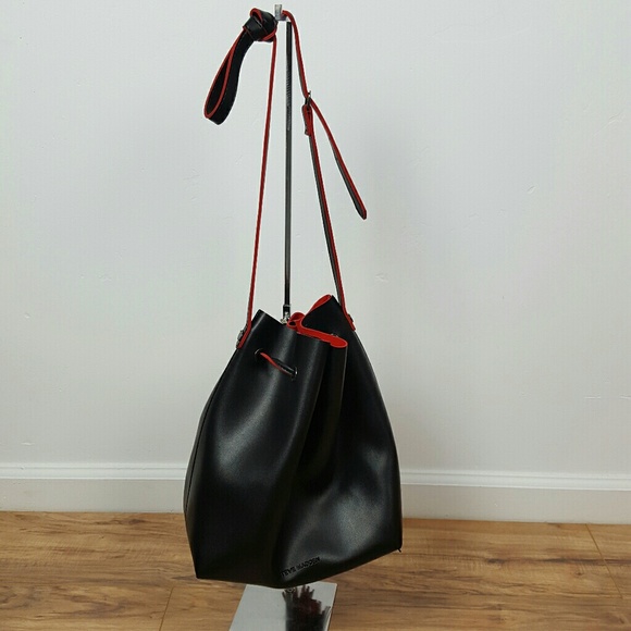 Steve Madden Handbags - Steve madden black shoulder bag Crossbody